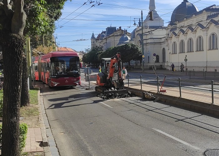 A Vidra utcai ivóvízhálózati munkálatok miatt részleges útlezárás a Tisza L. krt. – Kálvin tér sarkán