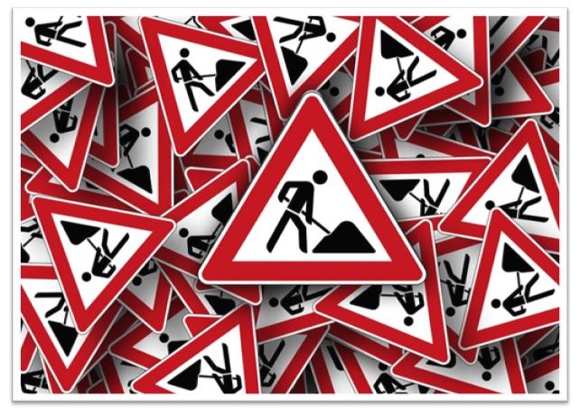 Csatorna javítási munka miatt átmeneti lezárás és forgalomterelés a Kertész utcában