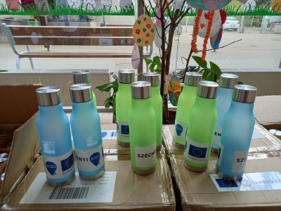 A Szőregi Iskola 200 db ivókulacsot kapott a Szegedi Vízműtől