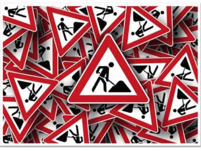 Csatorna javítási munka miatt átmeneti lezárás és forgalomterelés a Kertész utcában